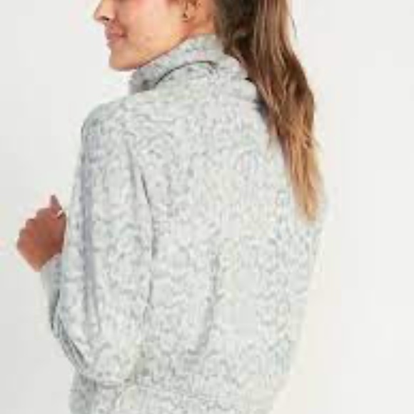 NWT! Old Navy Gray Women’s Funnel-Neck Cropped Microfleece Sweatshirt Size L - Picture 2 of 2